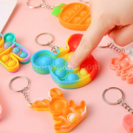 禮品訂造彩虹減壓鑰匙扣紀念品