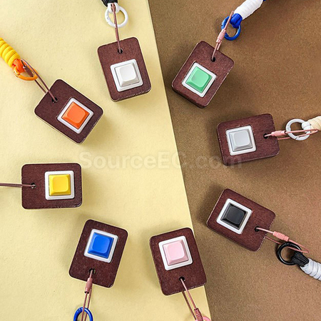 禮品訂造木制減壓按鍵掛件紀念品