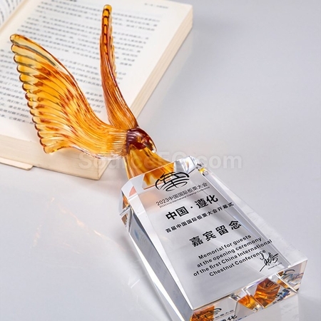 禮品訂造飛鳥琉璃獎杯紀念品